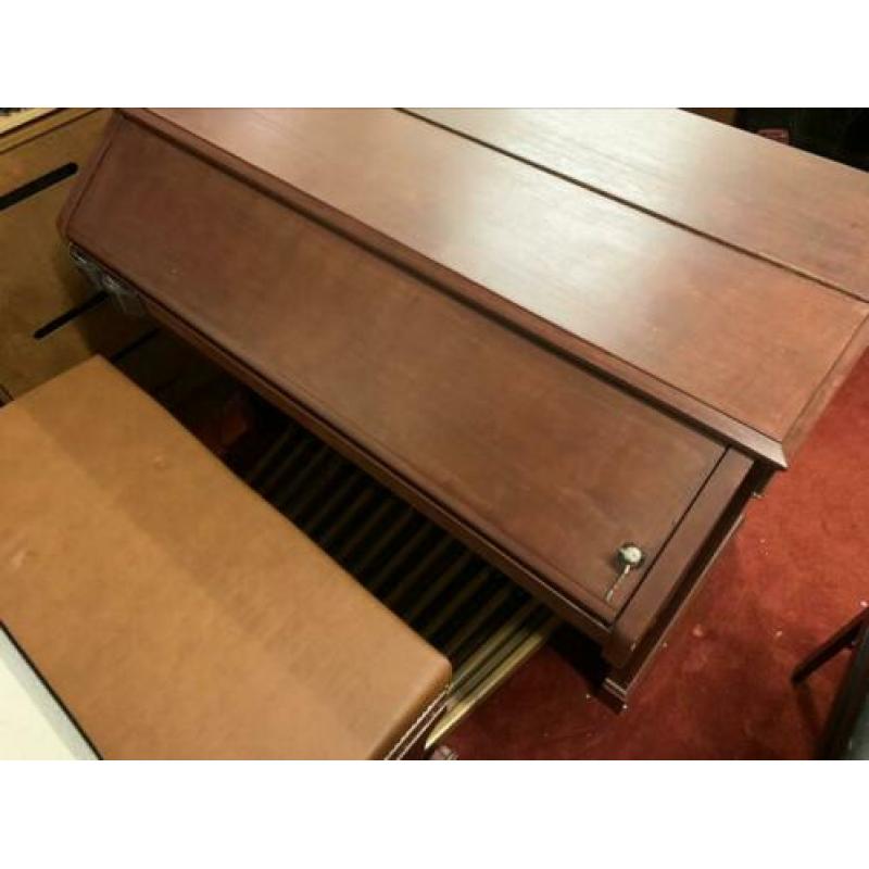 Hammond orgel Cv en cabinet