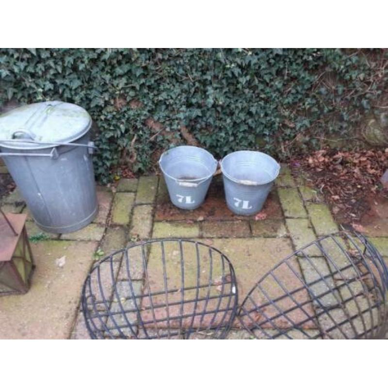 Oude tuin decoraties