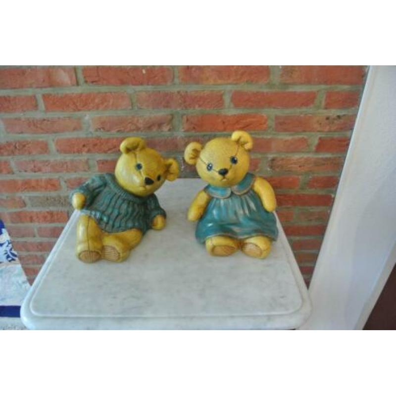 Twee Beelden (Beren) Jongen/Meisje Gedateerd 1994