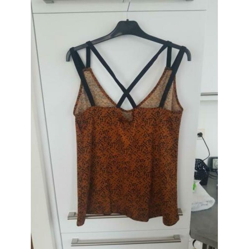 Top met print en zwarte bandjes maat 42 NIEUW