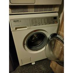 Miele wasmachine met ijzeren trommelkruis en condensdroger