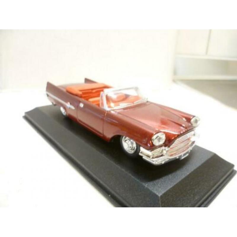 New Ray Chrysler 300E 1959 nieuw in doos 1:43 modelauto.