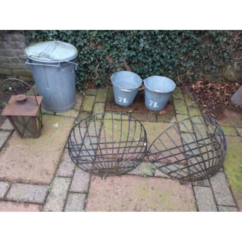 Oude tuin decoraties
