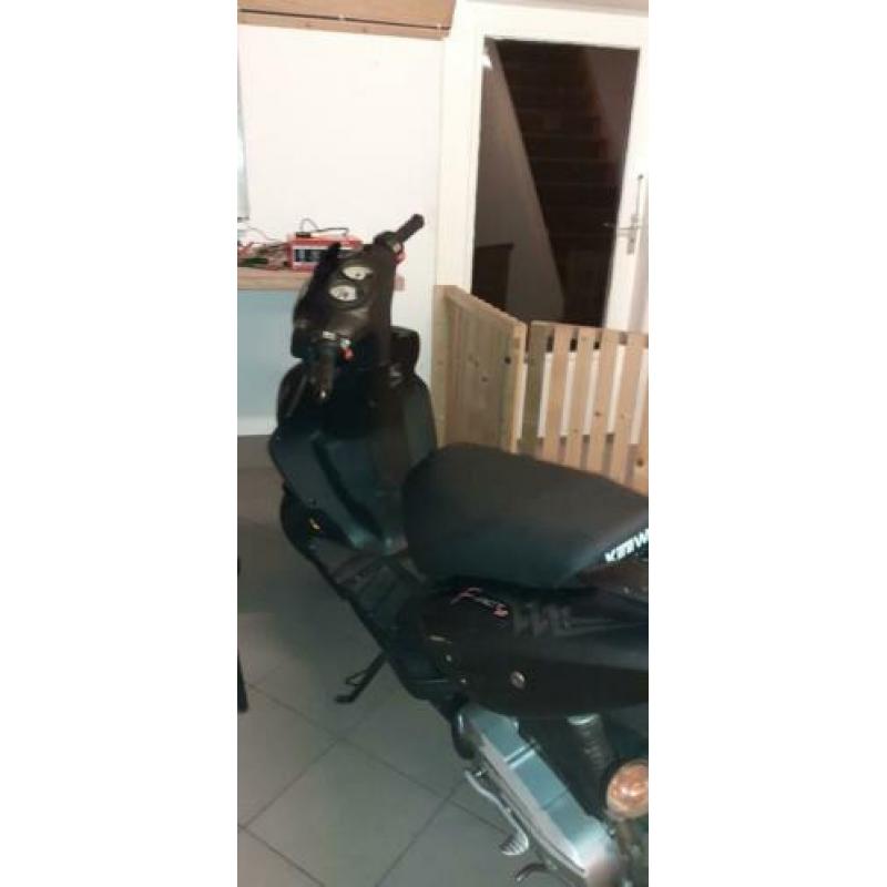 Scooter moet nu weg!