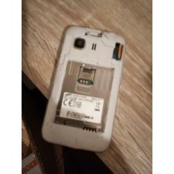 Samsung en HTC telefoon. Defect, komen bijde met batterijen.