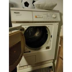 Miele wasmachine met ijzeren trommelkruis en condensdroger