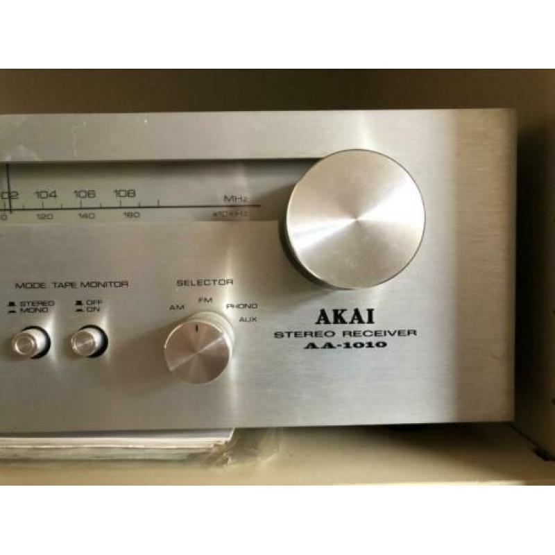 AKAI AA-1010 stereo receiver - radio met twee boxen