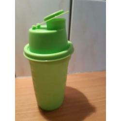 shaker 350 ml (D9) zgan 7,50 als nieuw (D9)