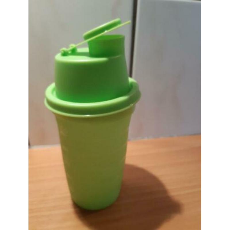shaker 350 ml (D9) zgan 7,50 als nieuw (D9)