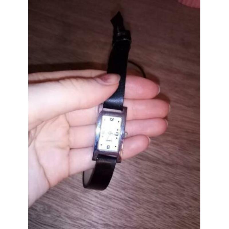 Gratis horloge, oorbellen ringen en clip oorbellen