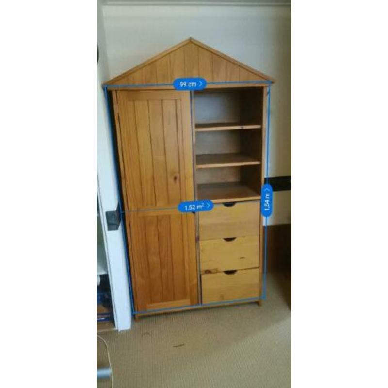 Houten kledingkast