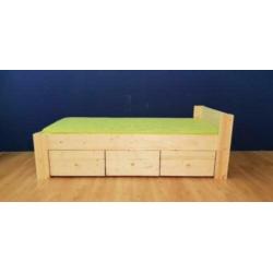 Strak model houten bed met 3 laden 40cm diep. - tegen meerpr
