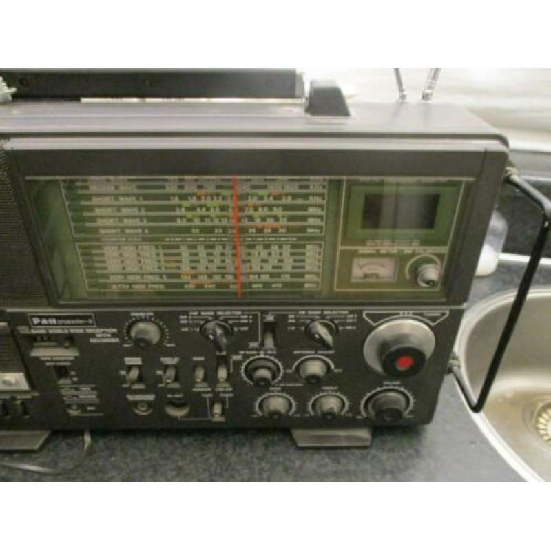 PAN CRUSADER -S 12 band world wide recepition with recorder