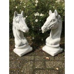 Set van 2 paardenhoofden, steen-tuindecoratie-tuin