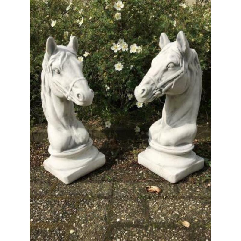 Set van 2 paardenhoofden, steen-tuindecoratie-tuin