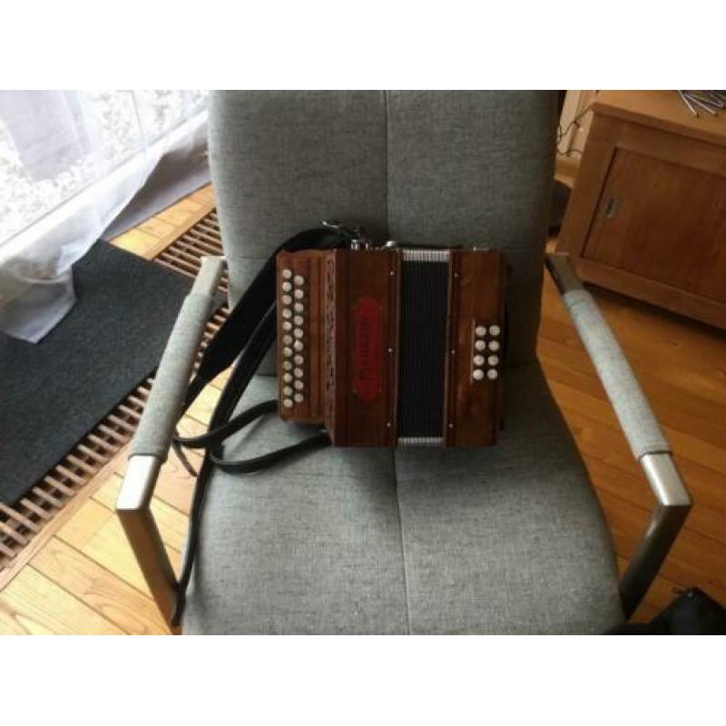 Te koop trekharmonica MAUGEIN GC