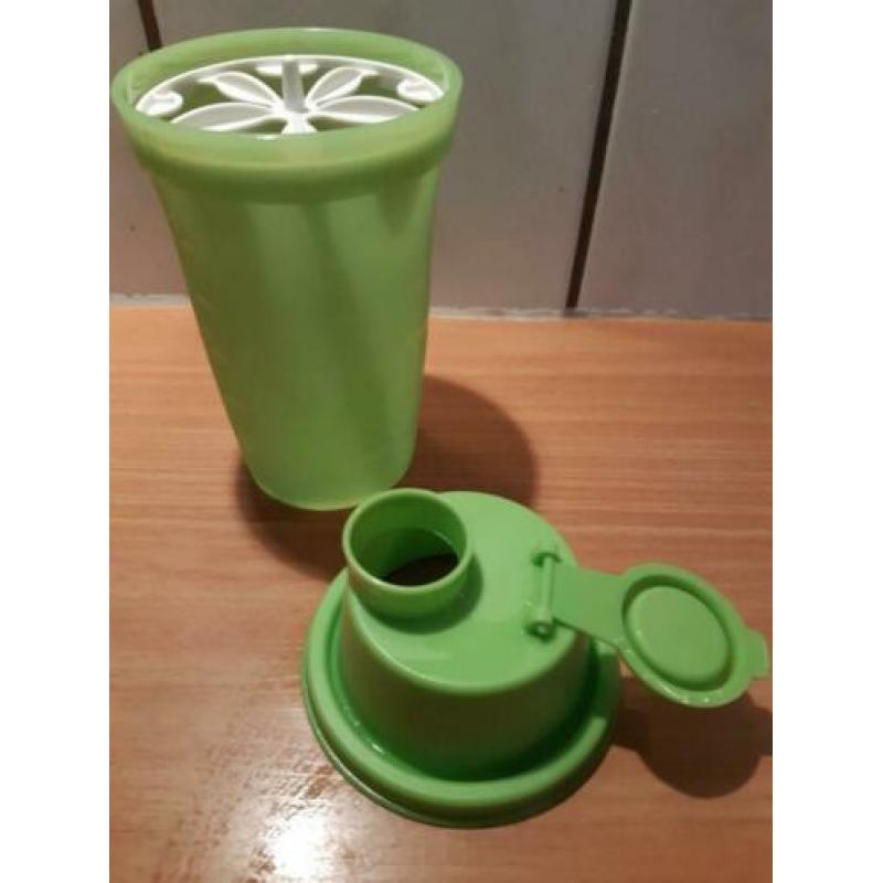 shaker 350 ml (D9) zgan 7,50 als nieuw (D9)