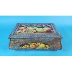 Vintage brocante metalen blik met fruit stilleven. 6C6