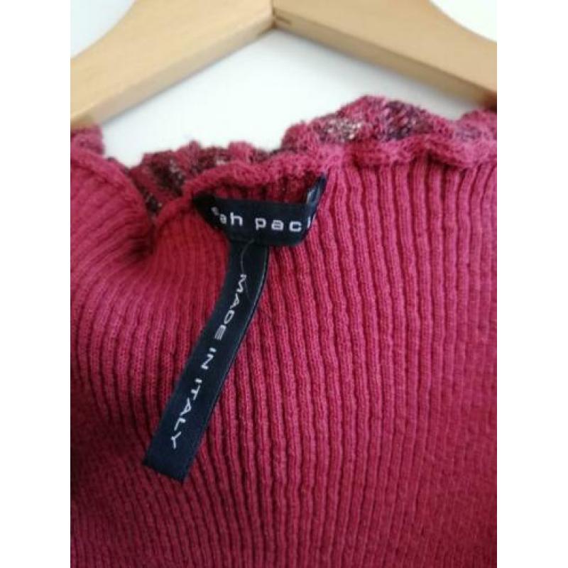 Mooi, rood vestje/wikkeltje van Sarah Pacini
