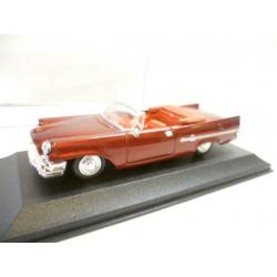 New Ray Chrysler 300E 1959 nieuw in doos 1:43 modelauto.