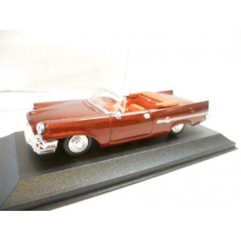 New Ray Chrysler 300E 1959 nieuw in doos 1:43 modelauto.