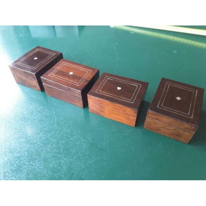 Vier antieke kleine houten palissander kistjes, doosjes
