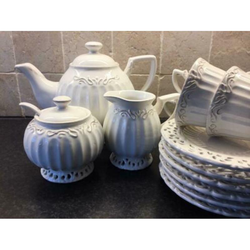Thee servies