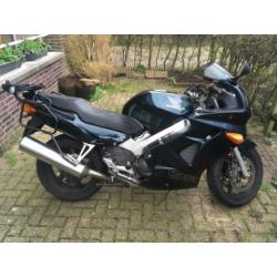 Honda VFR 800 uit 2001 (beste versie) inclusief koffers