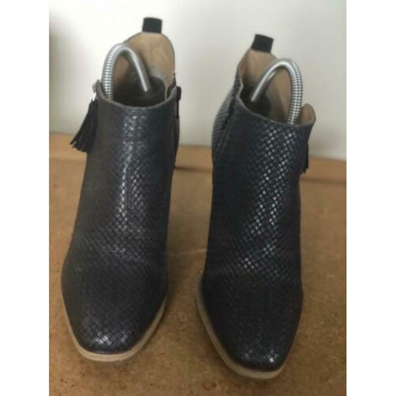 Enkellaarsjes blauw mt 40 echt leer