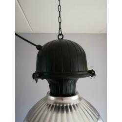 Industriële hanglamp van aluminium.