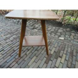 Vintage TV / Bijzettafelte. Jaren : 60 / 70.