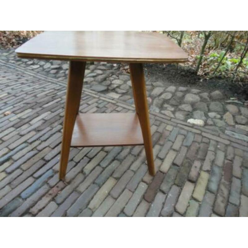 Vintage TV / Bijzettafelte. Jaren : 60 / 70.