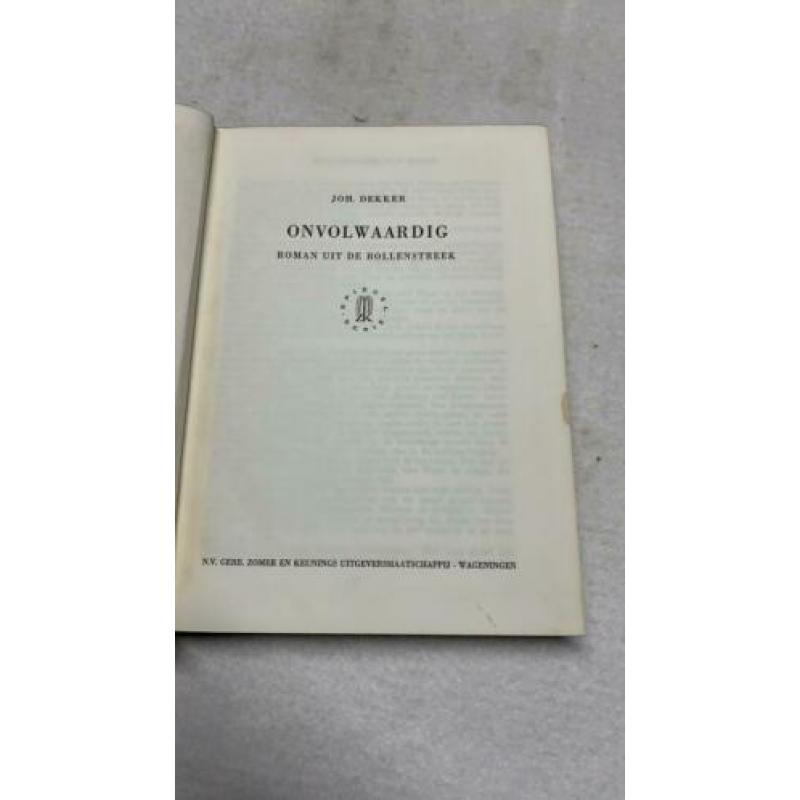 Oud boek Onvolwaardig door Joh Dekker