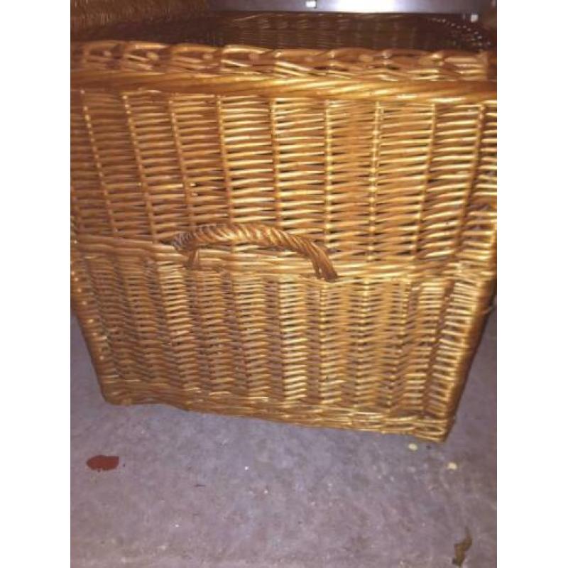 Rieten mand met deksel 89 x 52 x 55