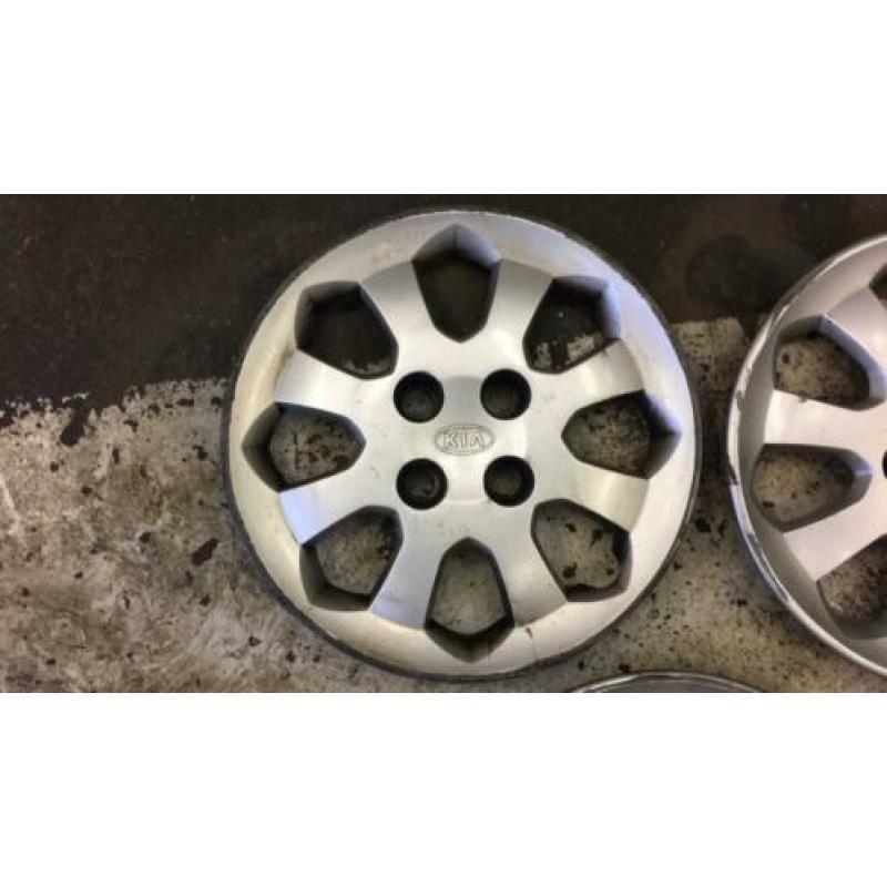 Set originele 14 inch Kia wieldoppen