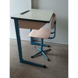 Vintage schoolbankje + stoel