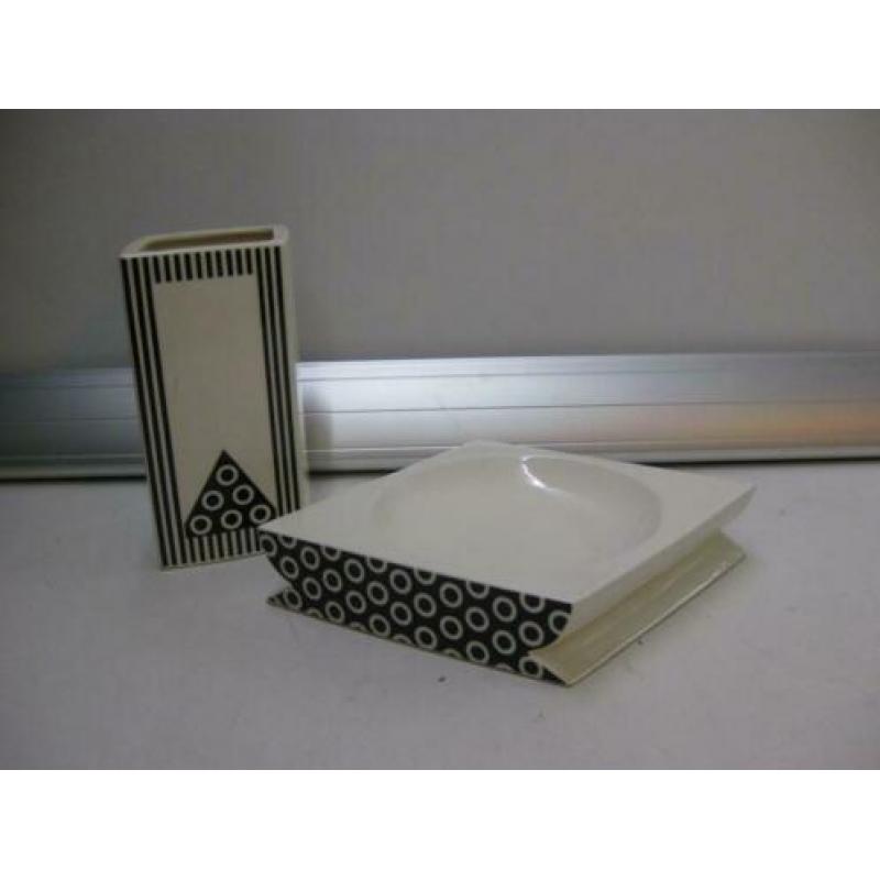 art deco vaas 17 cm hoog en schaal klein chipje (120)