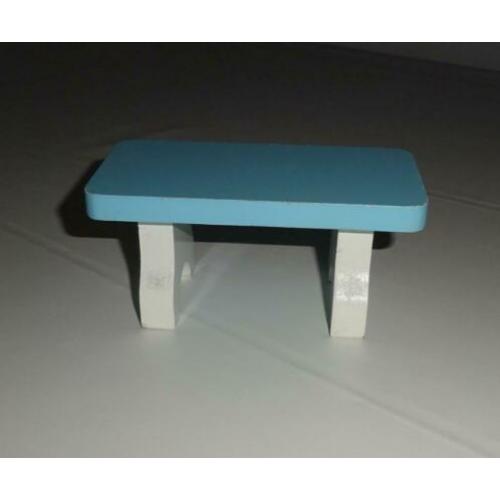 Nieuw Houten Tafel keukenspeelgoed in het blauw. Tegen iede