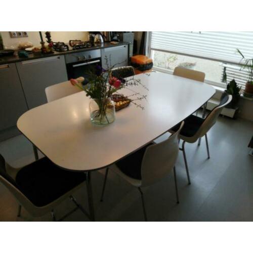 Grote ovale tafel 180 x 95 x 74 cm met chroom poten