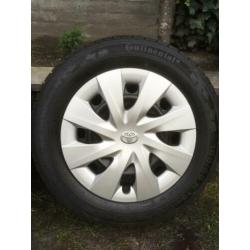 15” toyota verso s velgen + winterbanden + wieldoppen 5x100