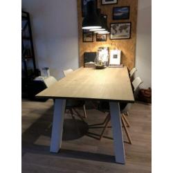 VT wonen eetkamer tafel en stoelen