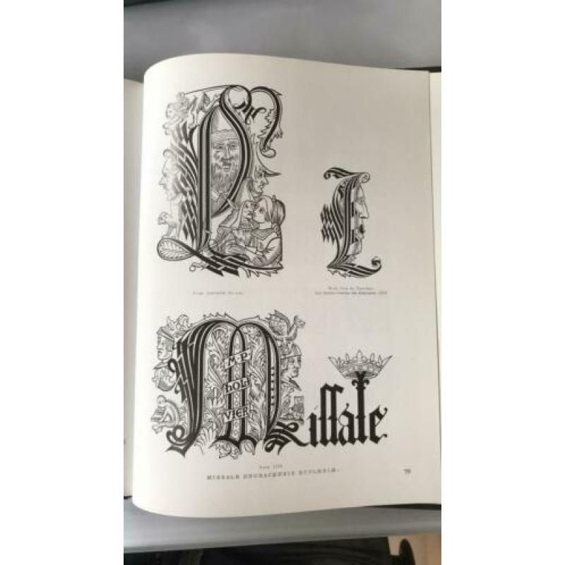 Boek Alfabetten, cijfers en miniaturen uit de Middeleeuwen