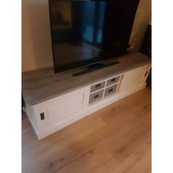 Eettafel, salontafel en tv-meubel wit + greywash