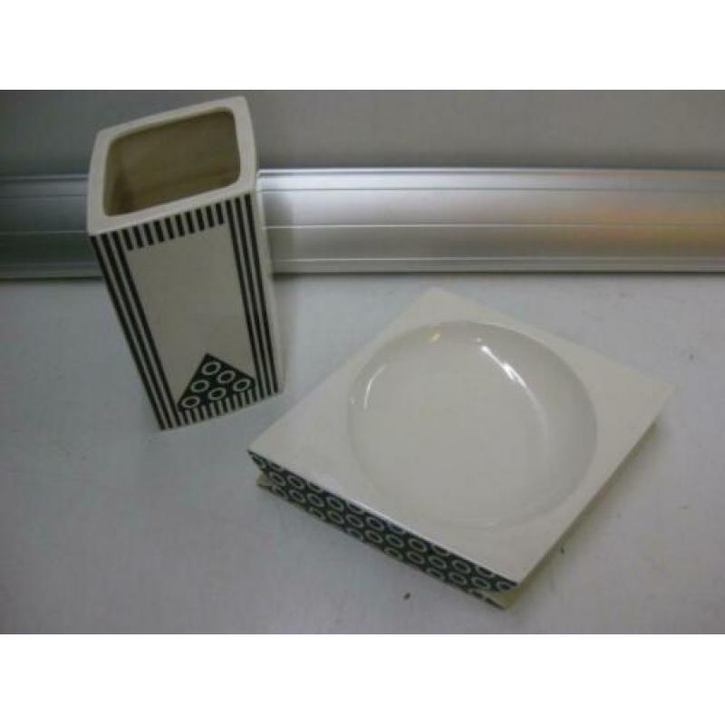 art deco vaas 17 cm hoog en schaal klein chipje (120)