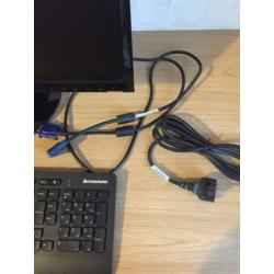 Asus beeldscherm en lenovo toetsenbord