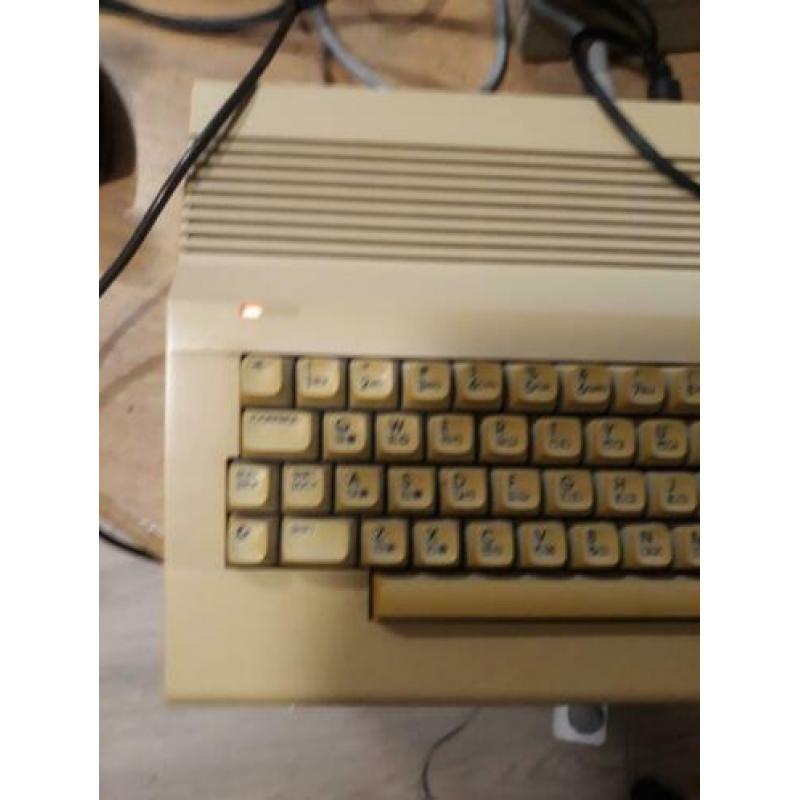 Commodore 64C met joystick diskdrive final cartridge III