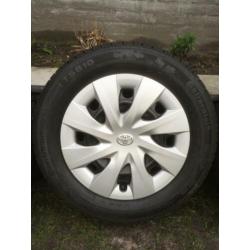 15” toyota verso s velgen + winterbanden + wieldoppen 5x100