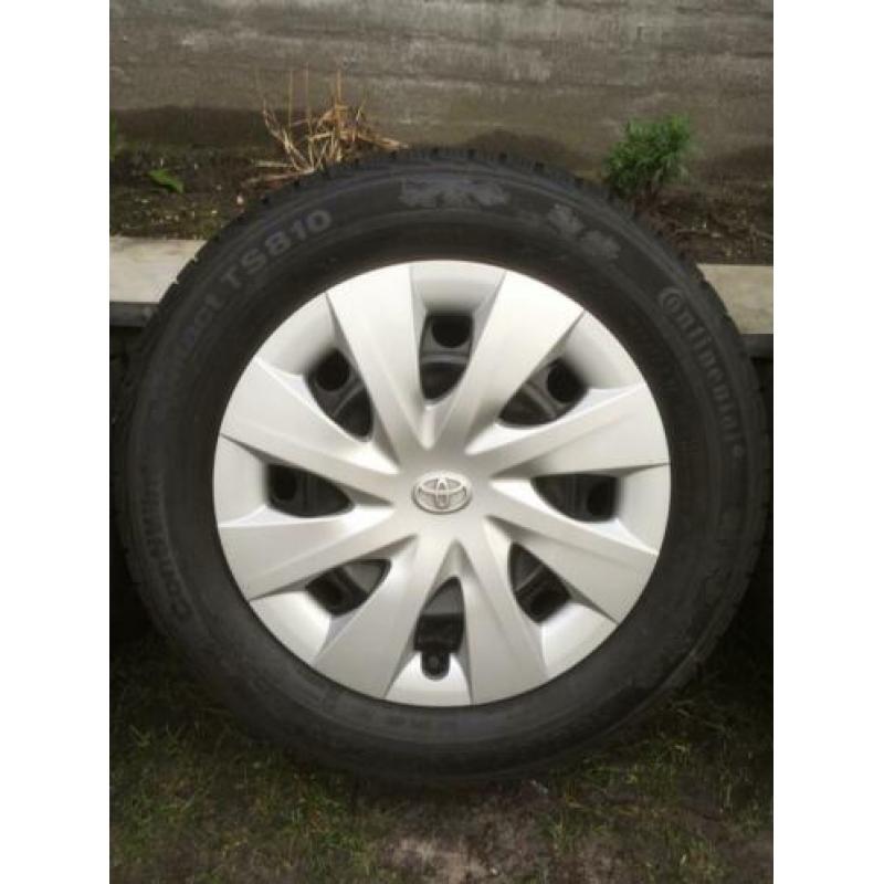 15” toyota verso s velgen + winterbanden + wieldoppen 5x100
