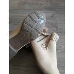 Nieuwe beige laarsjes maat 37