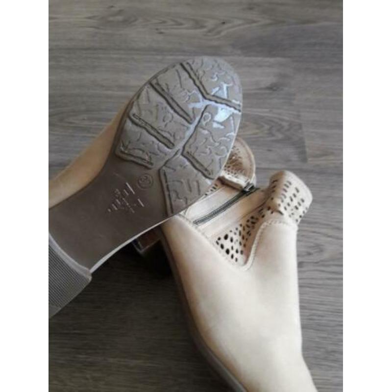 Nieuwe beige laarsjes maat 37